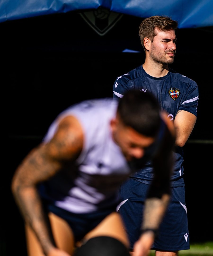 Dr. Joel Gambín during a professional football training session